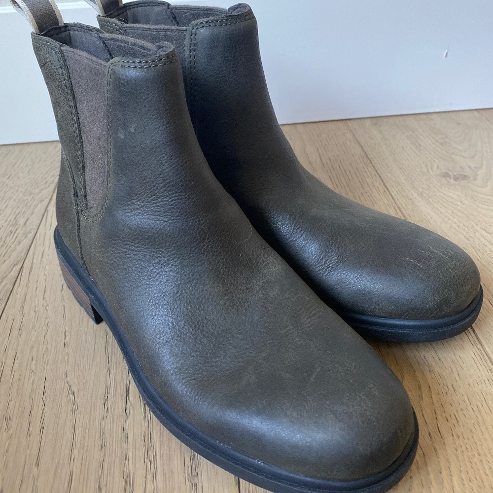 UGG Women's Harrison Chelsea Fashion Boot, Slate Leather, 9